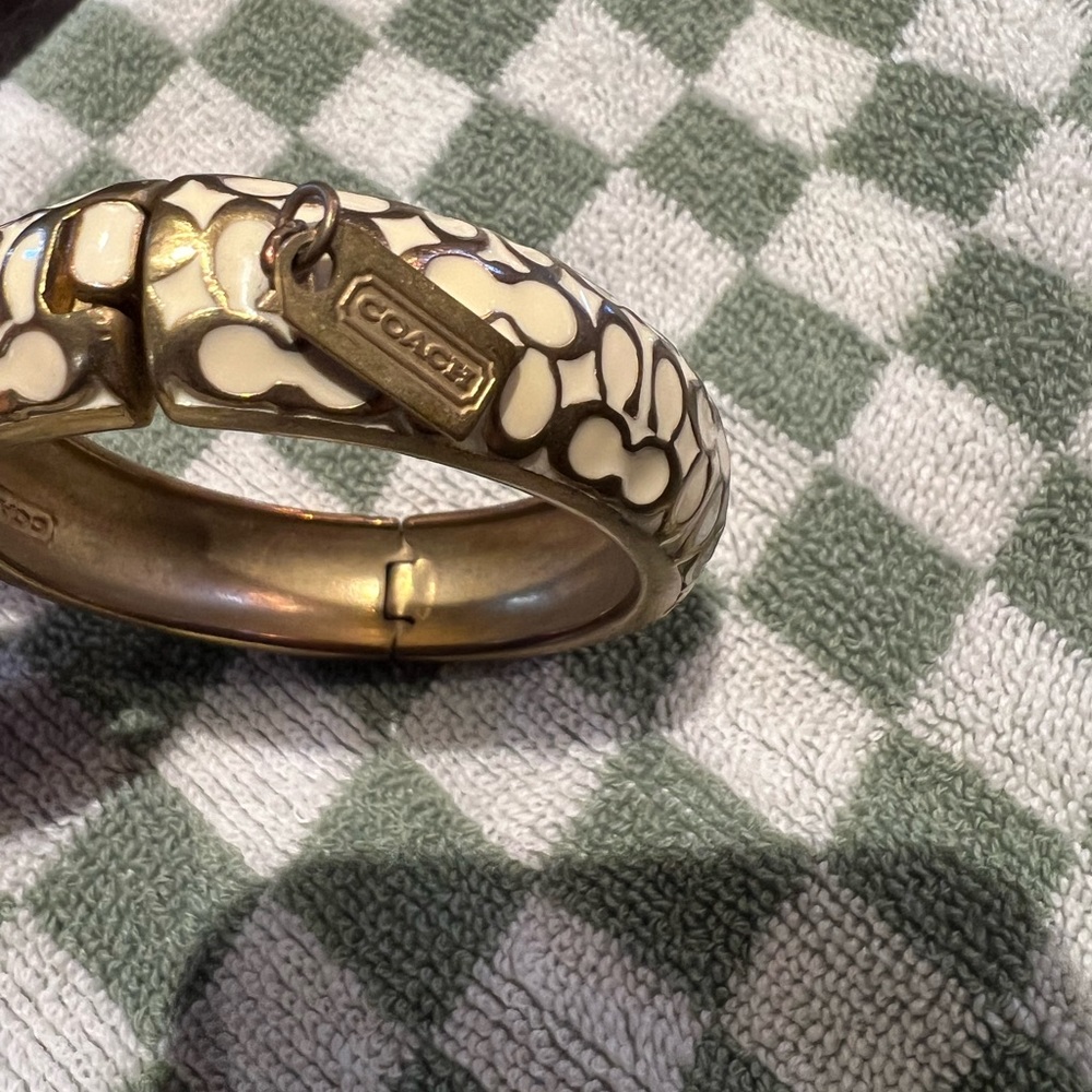 Coach hinged bangle - Picture 4 of 8